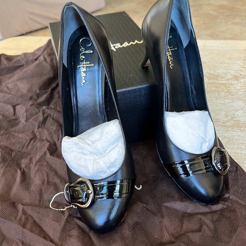 Shoes - Picture 2 of 7